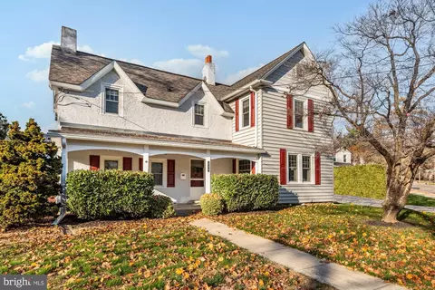 326 E Manoa Rd, Havertown, PA 19083
