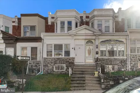 33 Golf Rd, Darby, PA 19023