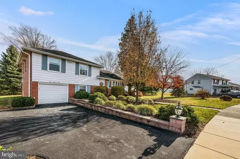 101 Cambridge Rd, Brookhaven, PA 19015