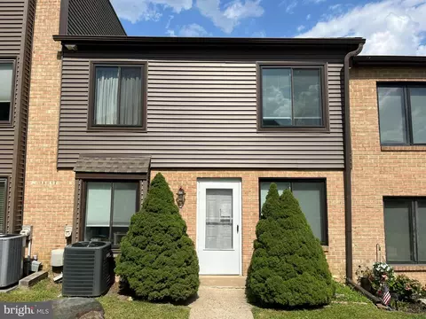 5200 Hilltop Dr #G2, Brookhaven, PA 19015