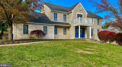 4 Dara Cir, Broomall, PA 19008