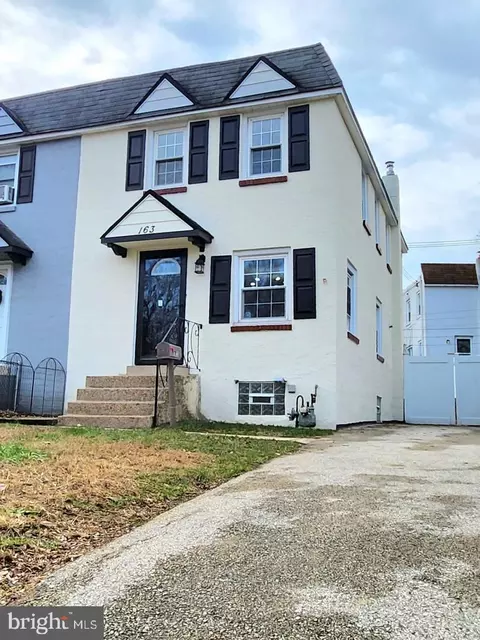 163 Crum Creek Dr, Woodlyn, PA 19094
