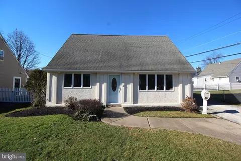 2383 Chipmunk Ln, Secane, PA 19018