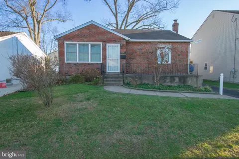 226 Delaware St, Essington, PA 19029