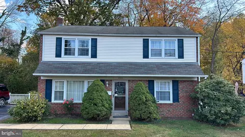 4922 Jackson Dr, Brookhaven, PA 19015