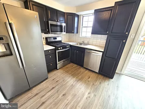 1014 Mcclenahan Ter, Marcus Hook, PA 19061 photo 3