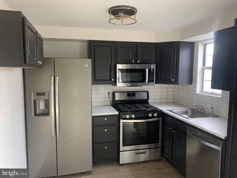 1014 Mcclenahan Ter, Marcus Hook, PA 19061 photo 4