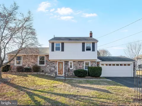 4927 Jackson Dr, Brookhaven, PA 19015