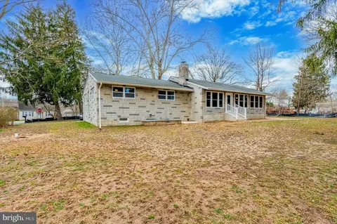 2340 Carlton Ave, Marcus Hook, PA 19061 photo 4