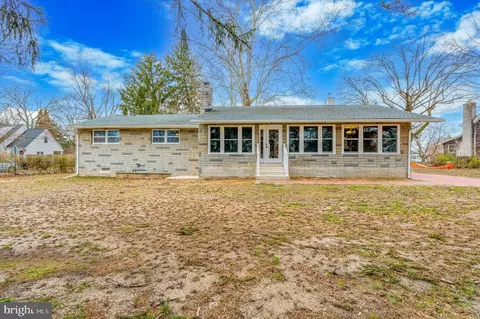2340 Carlton Ave, Marcus Hook, PA 19061 photo 3