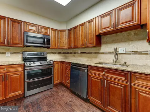 400 Glendale Rd #J40, Havertown, PA 19083