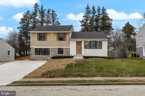 406 Warren Blvd, Broomall, PA 19008