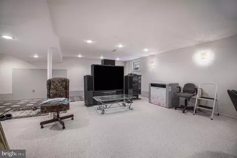 Living - 312 Pinecrest Rd, Springfield, PA 19064 photo 3 of 4