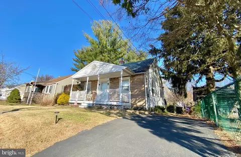 207 Pennsylvania Ave, Prospect Park, PA 19076