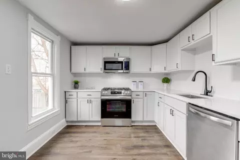 Kitchen - 1113 Washington Ave, Marcus Hook, PA 19061 photo 3 of 4