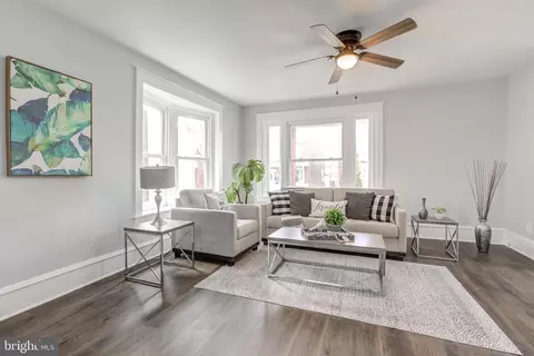 Living - 1113 Washington Ave, Marcus Hook, PA 19061 photo 4 of 5
