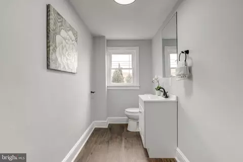 Bath - 1113 Washington Ave, Marcus Hook, PA 19061 photo 1 of 8