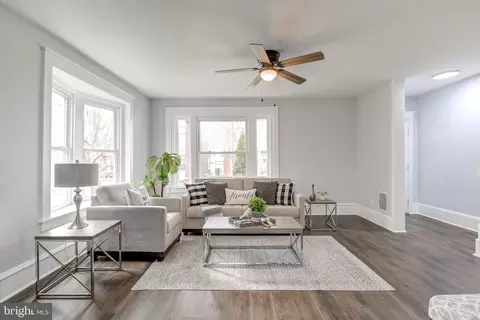 Living - 1113 Washington Ave, Marcus Hook, PA 19061 photo 3 of 5