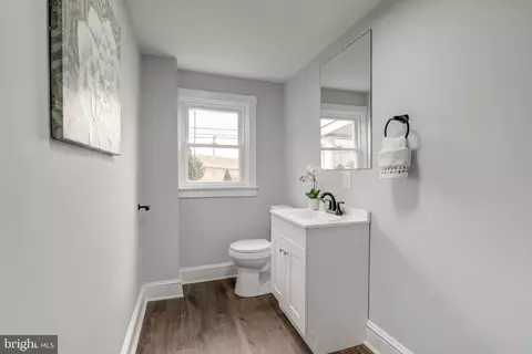 Bath - 1113 Washington Ave, Marcus Hook, PA 19061 photo 2 of 8