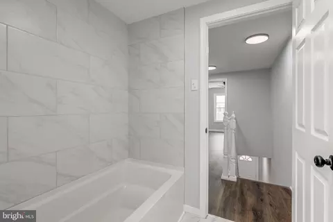 Bath - 1113 Washington Ave, Marcus Hook, PA 19061 photo 8 of 8