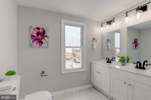 Bath - 1113 Washington Ave, Marcus Hook, PA 19061 photo 5 of 8