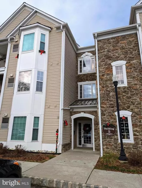 521 Creekside Dr #53, Brookhaven, PA 19015