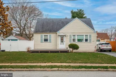 129 Trimble Blvd, Brookhaven, PA 19015