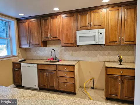 10 Chestnut St, Marcus Hook, PA 19061 photo 4