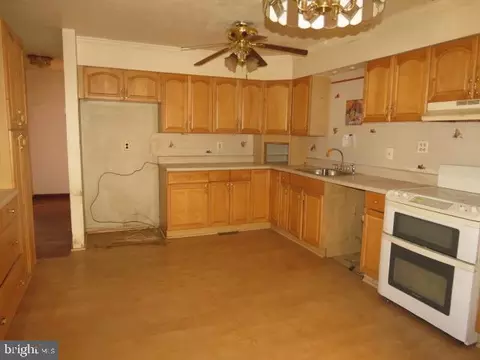 2332 Pleasantview Ave, Marcus Hook, PA 19061 photo 4