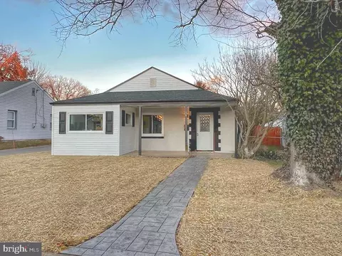 16 Herald Pl, Aston, PA 19014