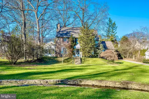 19 Forest Rd, Wayne, PA 19087