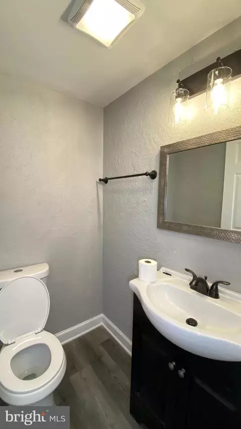 Bath - 155 E Ridge Rd, Linwood, PA 19061 photo 1 of 3