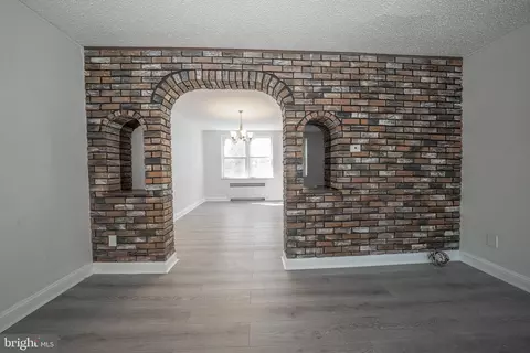 Entry Way - 122 Ashton Rd, Upper Darby, PA 19082 photo 5 of 17