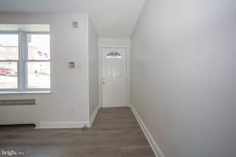 Entry Way - 122 Ashton Rd, Upper Darby, PA 19082 photo 1 of 17