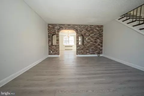 Entry Way - 122 Ashton Rd, Upper Darby, PA 19082 photo 3 of 17