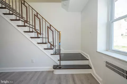Entry Way - 122 Ashton Rd, Upper Darby, PA 19082 photo 9 of 17