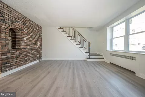 Entry Way - 122 Ashton Rd, Upper Darby, PA 19082 photo 4 of 17