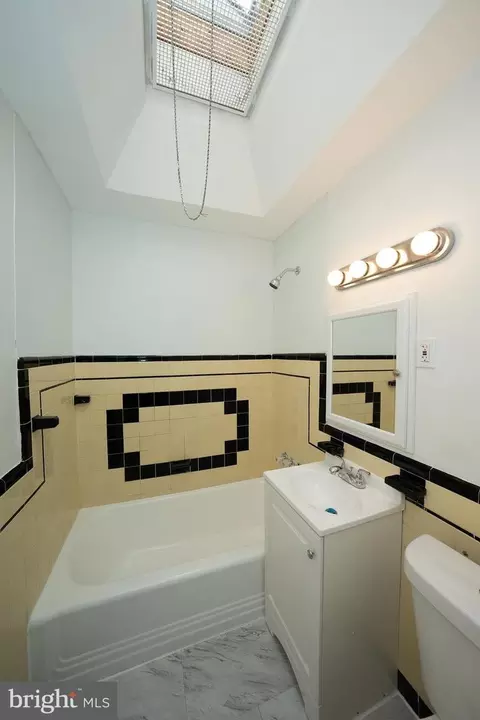Bath - 122 Ashton Rd, Upper Darby, PA 19082 photo 2 of 2