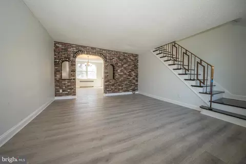Entry Way - 122 Ashton Rd, Upper Darby, PA 19082 photo 2 of 17