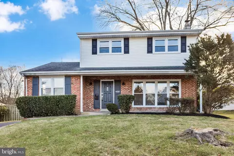 420 Farnsworth Dr, Broomall, PA 19008