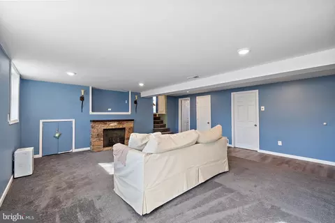 Living - 415 Eldon Dr, Broomall, PA 19008 photo 6 of 6
