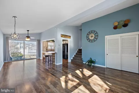 Living - 415 Eldon Dr, Broomall, PA 19008 photo 2 of 6