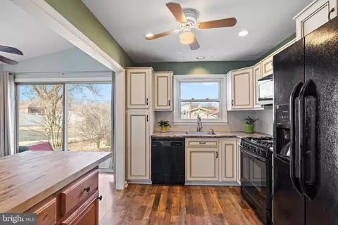 Kitchen - 415 Eldon Dr, Broomall, PA 19008 photo 3 of 3