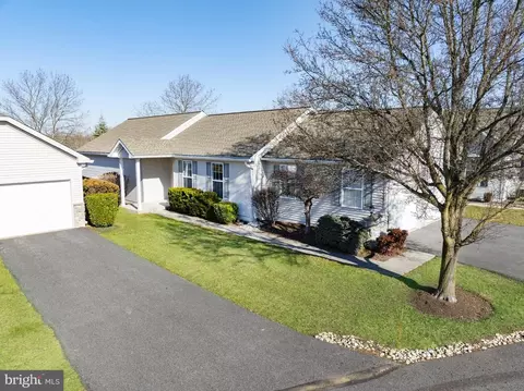 802 S Phipps Woods Ct, Glen Mills, PA 19342