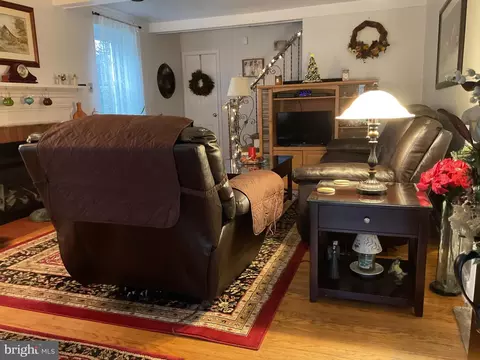 909 Providence Rd, Springfield, PA 19064 photo 4