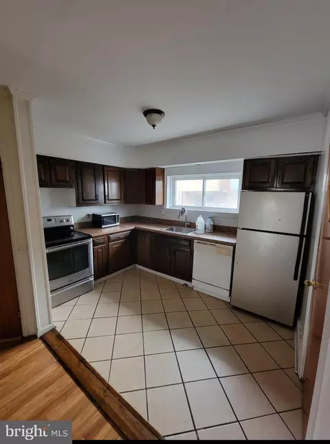 321 Greenway Ave, Darby, PA 19023