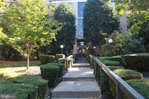 400 Glendale Rd #H23, Havertown, PA 19083
