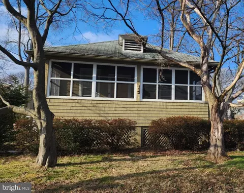 811 Chestnut St, Collingdale, PA 19023