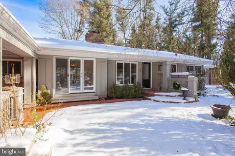 220 Foxcatcher Ln, Media, PA 19063