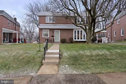 404 Lakeview Dr, Ridley Park, PA 19078